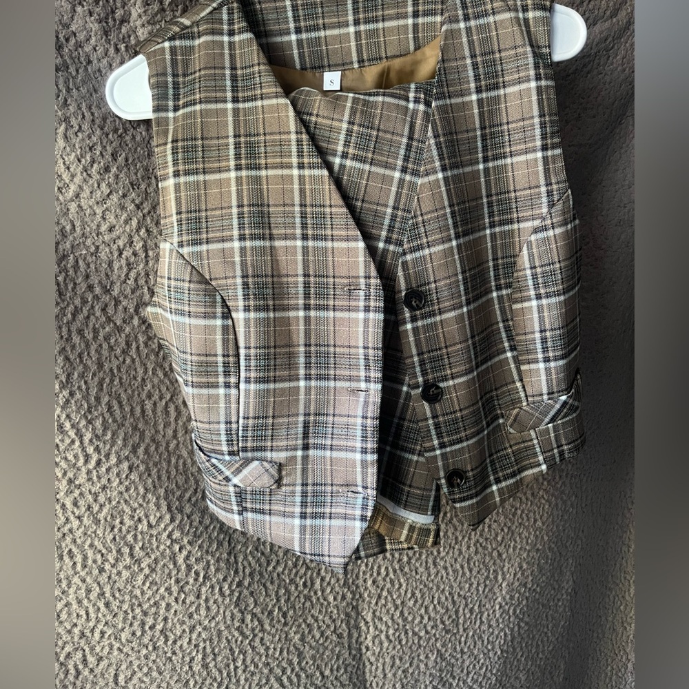 Vest set with skirt.